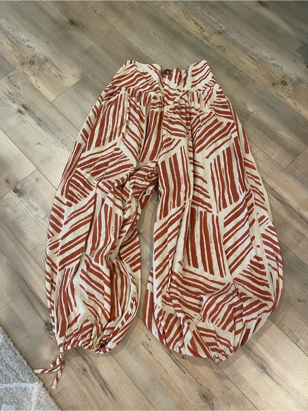 Free People Matchmaker Balloon Cream & Rust Patterned  Pants S